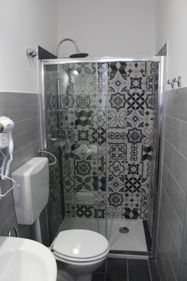 Garlate B&B Red House מראה חיצוני תמונה